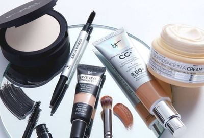 IT Cosmetics Canada Black Friday Deals: Save 25% OFF Everything + 30% OFF & 4 FREE Deluxe Samples w/ Your Purchase $120 + More